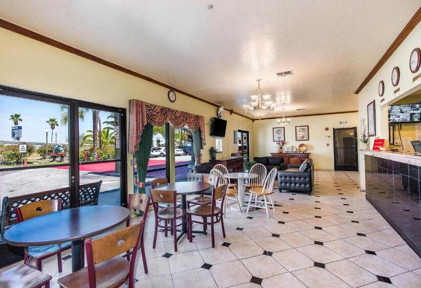 Отель Budget Inn