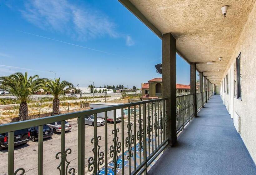 Отель Budget Inn