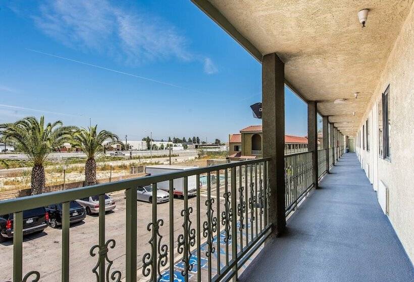 Отель Budget Inn