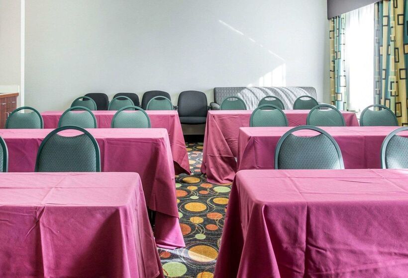호텔 Comfort Inn & Suites Maumee   Toledo I80 90