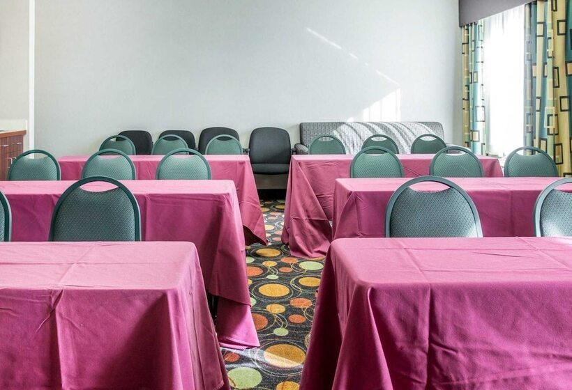 هتل Comfort Inn & Suites Maumee Toledo I80 90