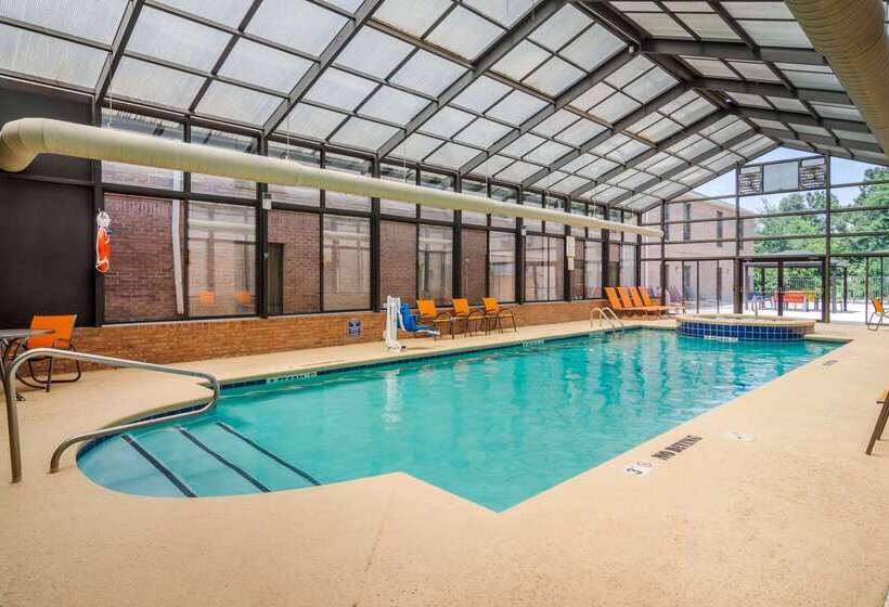 فندق Comfort Inn & Suites Perry National Fairgrounds Area