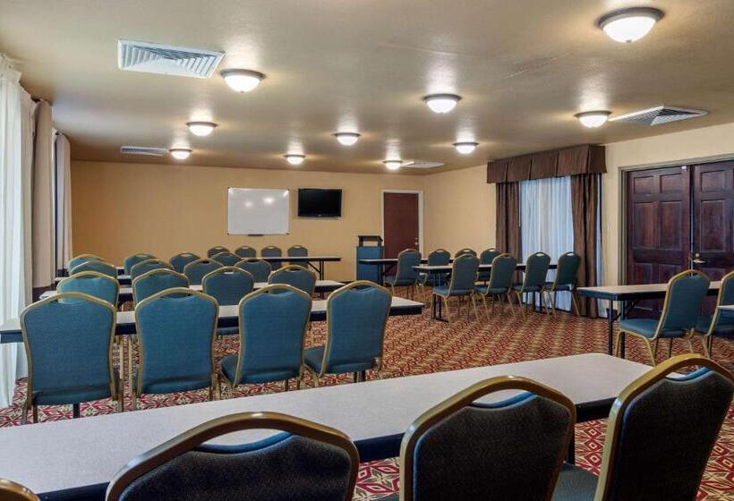 فندق Comfort Inn & Suites Perry National Fairgrounds Area