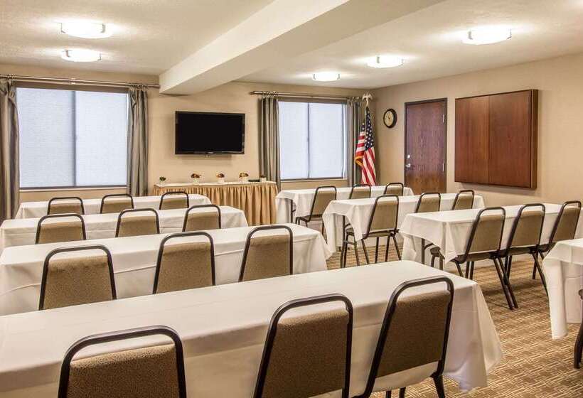 هتل Comfort Inn & Suites