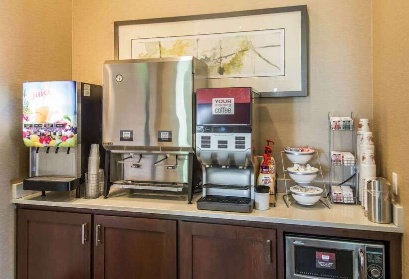 هتل Comfort Inn & Suites