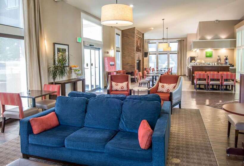 هتل Comfort Inn & Suites