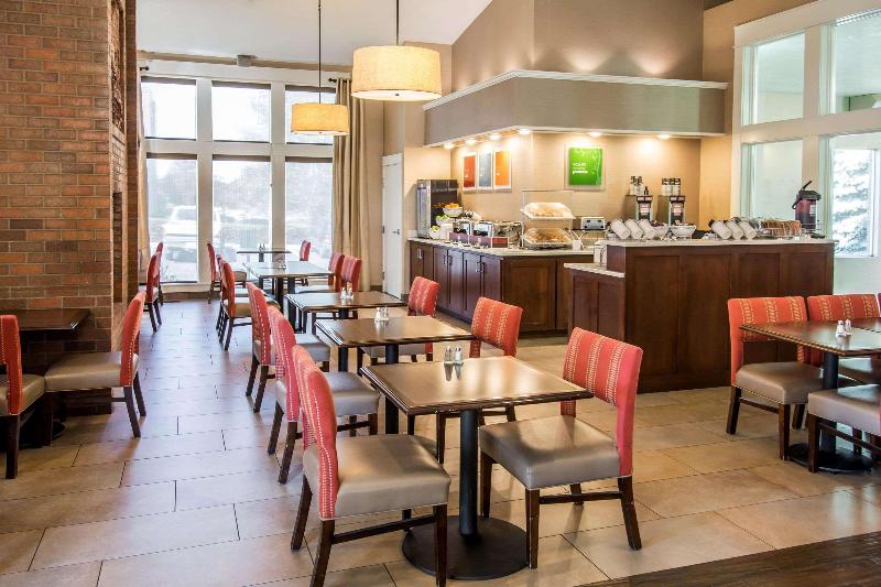 هتل Comfort Inn & Suites