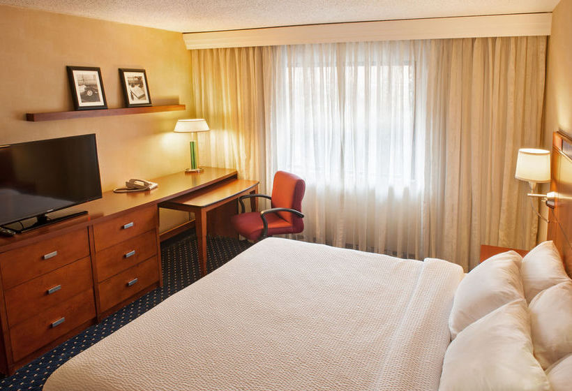 ホテル Radisson  Detroitfarmington Hills
