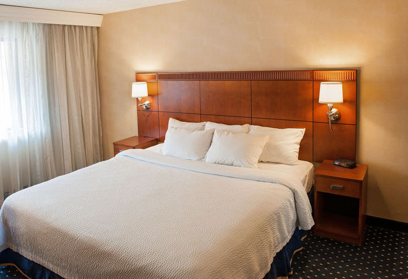ホテル Radisson  Detroitfarmington Hills