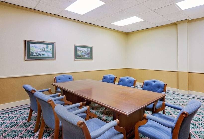 فندق Days Inn By Wyndham Bay City