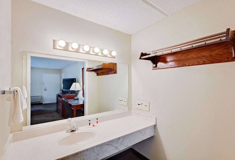 فندق Days Inn By Wyndham Bay City