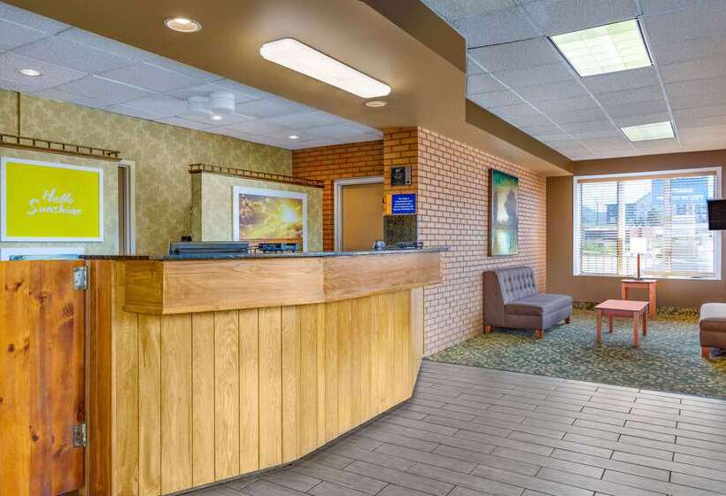 فندق Days Inn By Wyndham Breezewood