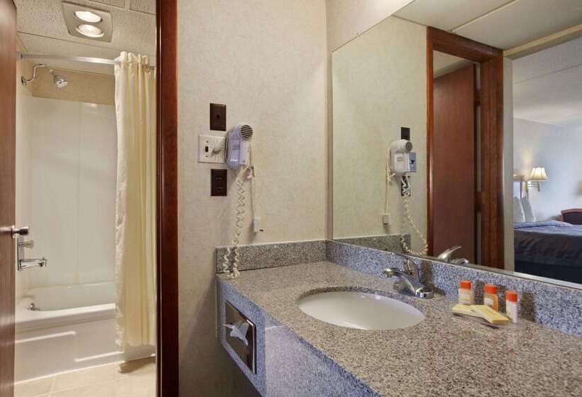 هتل Days Inn By Wyndham Salina South