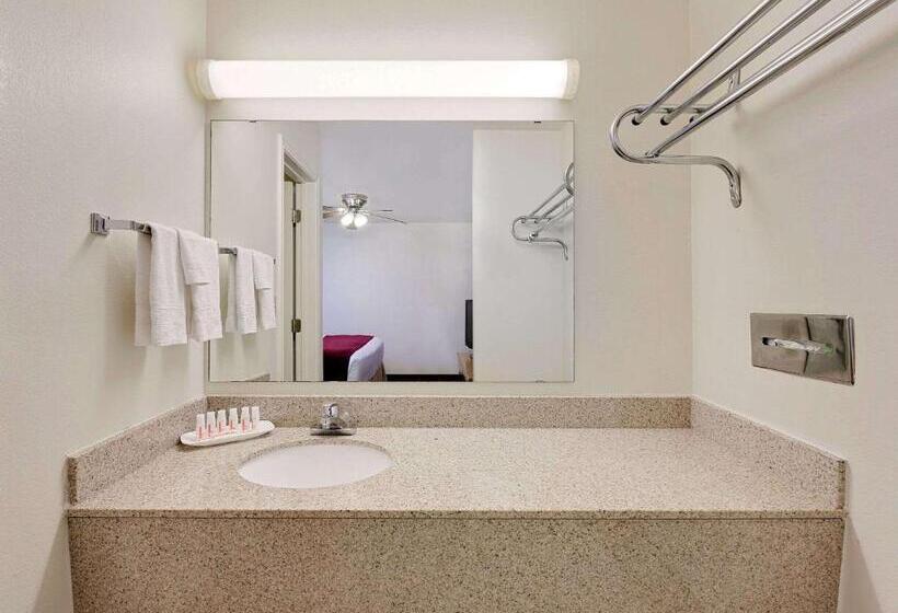 فندق Days Inn By Wyndham San Angelo