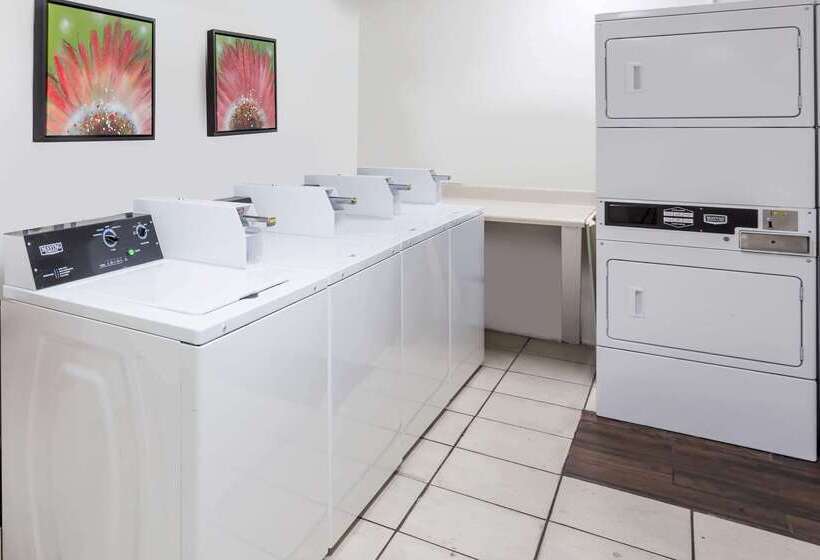 فندق Days Inn By Wyndham St. Petersburg / Tampa Bay Area