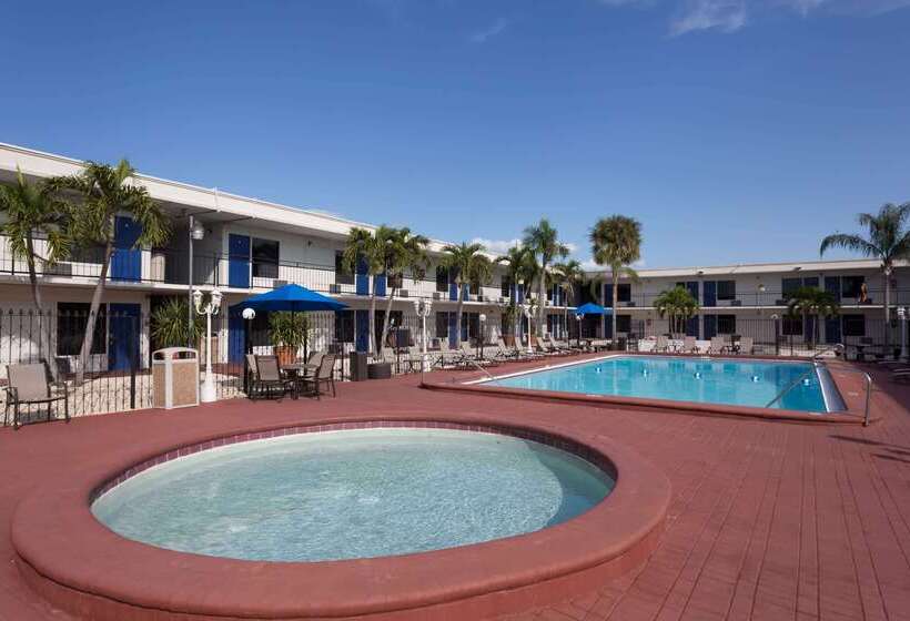فندق Days Inn By Wyndham St. Petersburg / Tampa Bay Area