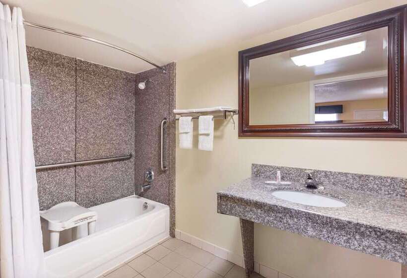 酒店 Days Inn & Suites By Wyndham Warner Robins Near Robins Afb