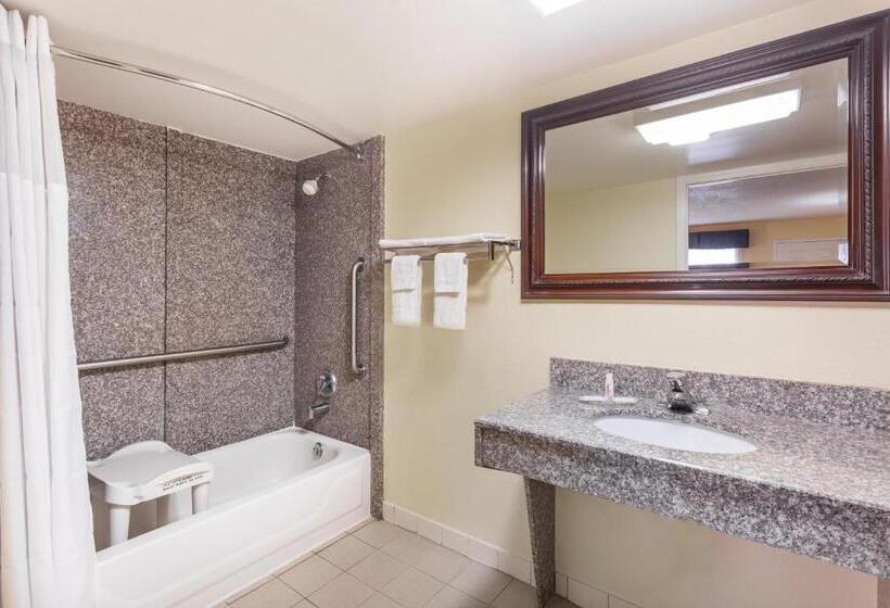 هتل Days Inn & Suites By Wyndham Warner Robins Near Robins Afb