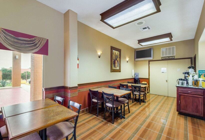 酒店 Econo Lodge Inn & Suites