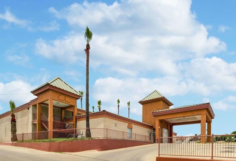 Отель Econo Lodge Inn & Suites