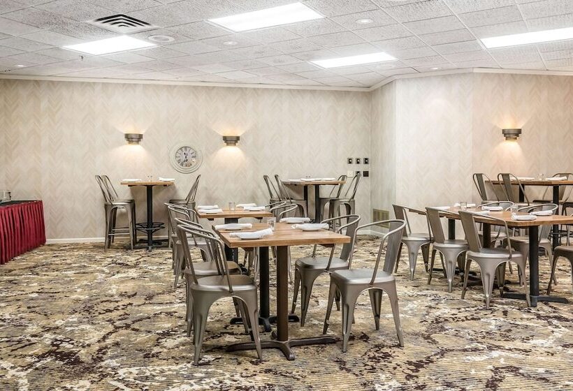 Envision Hotel Saint Paul South