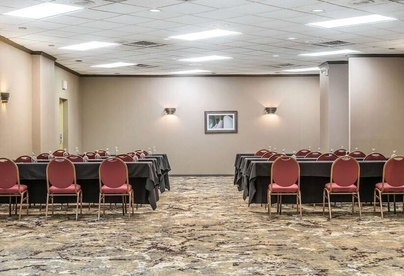 Envision Hotel Saint Paul South