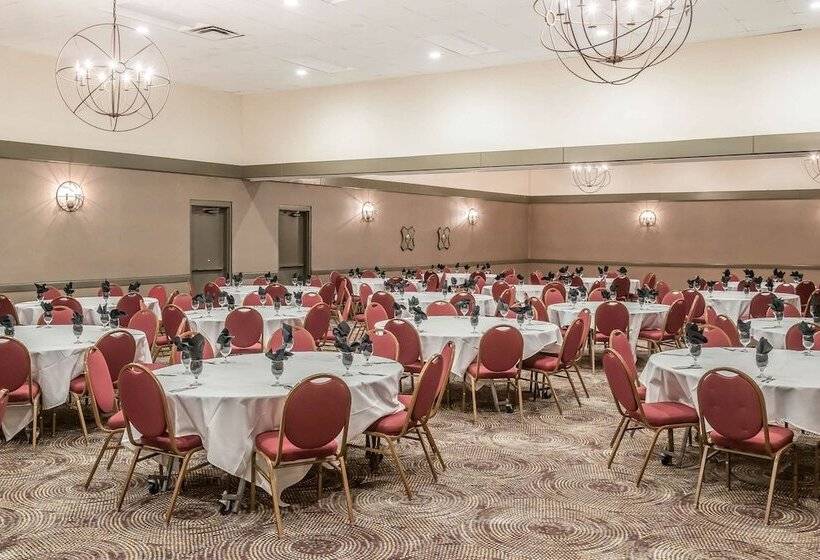 Envision Hotel Saint Paul South