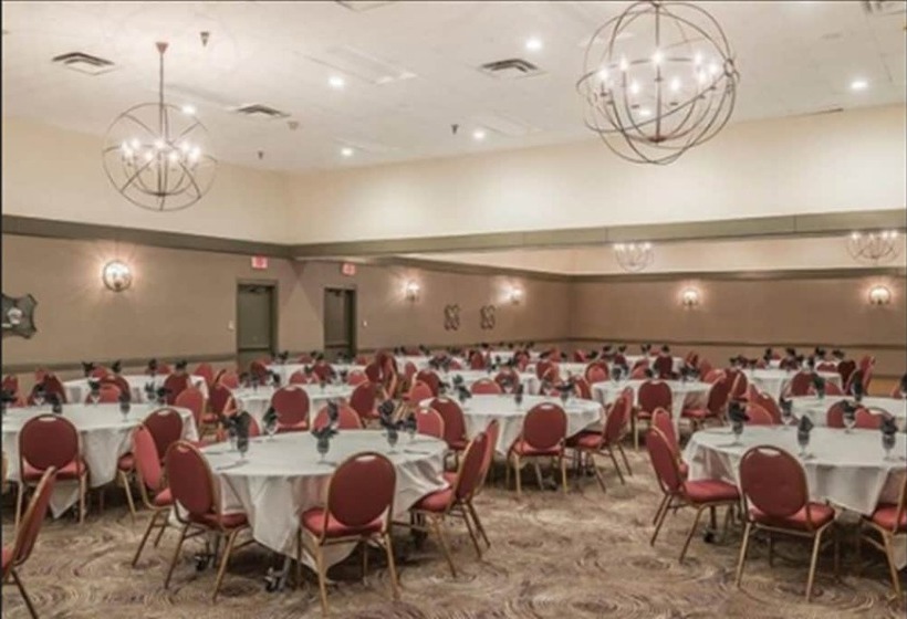 Envision Hotel Saint Paul South