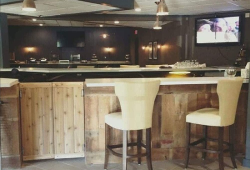 Envision Hotel Saint Paul South