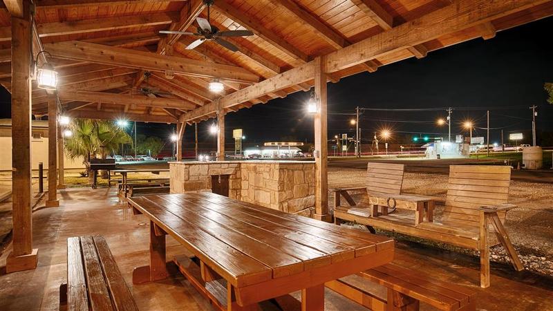 בית מלון כפרי Quality Inn