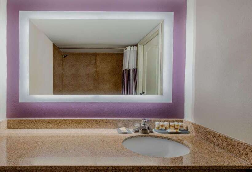 فندق La Quinta By Wyndham Lexington Park   Patuxent