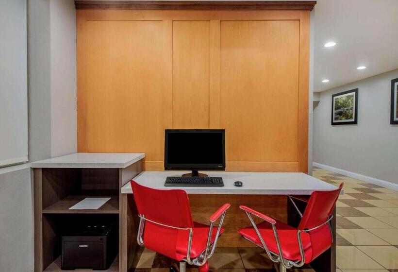 فندق La Quinta By Wyndham Lexington Park   Patuxent