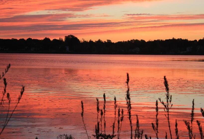 ホテル Lakeside Inn