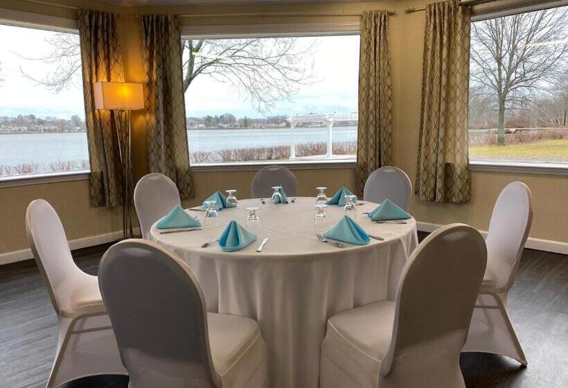 هتل Lakeside Inn