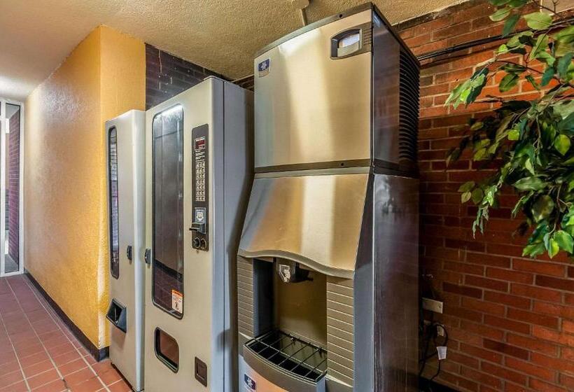 Отель Quality Inn