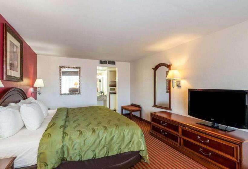 Отель Quality Inn