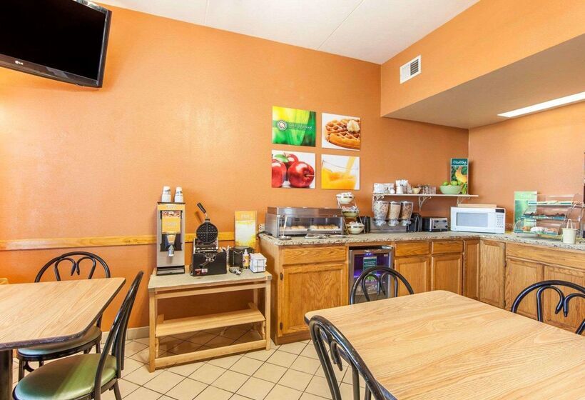 Отель Quality Inn