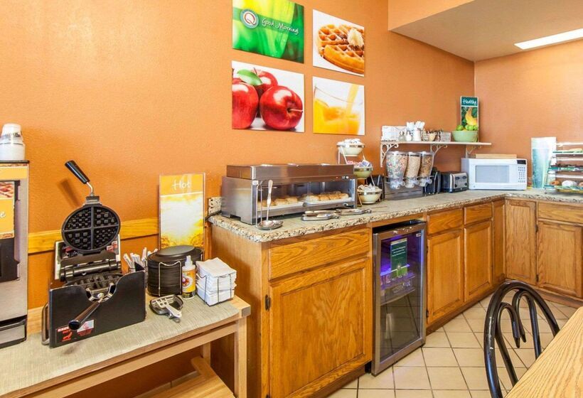 Отель Quality Inn