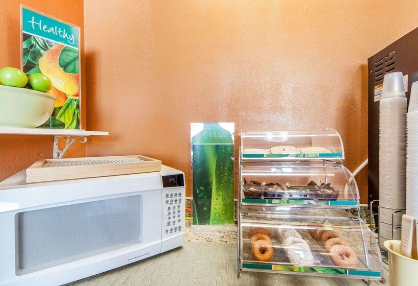 Отель Quality Inn