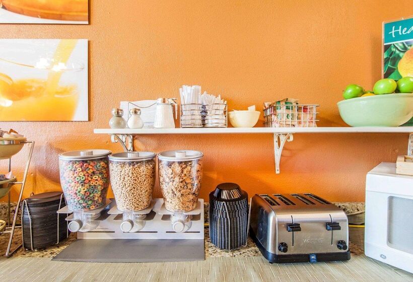 Отель Quality Inn