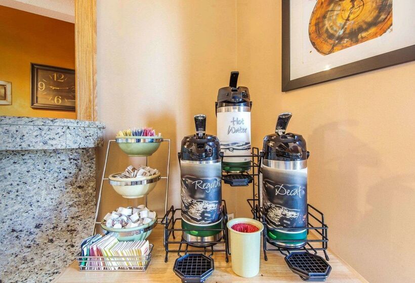 Отель Quality Inn