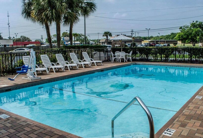 فندق Quality Inn Near Manatee Springs State Park