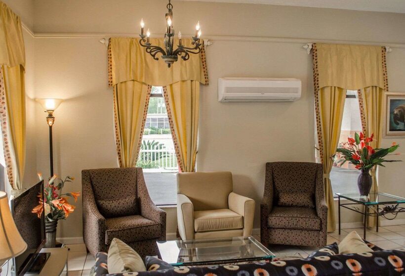 فندق Quality Inn Near Manatee Springs State Park