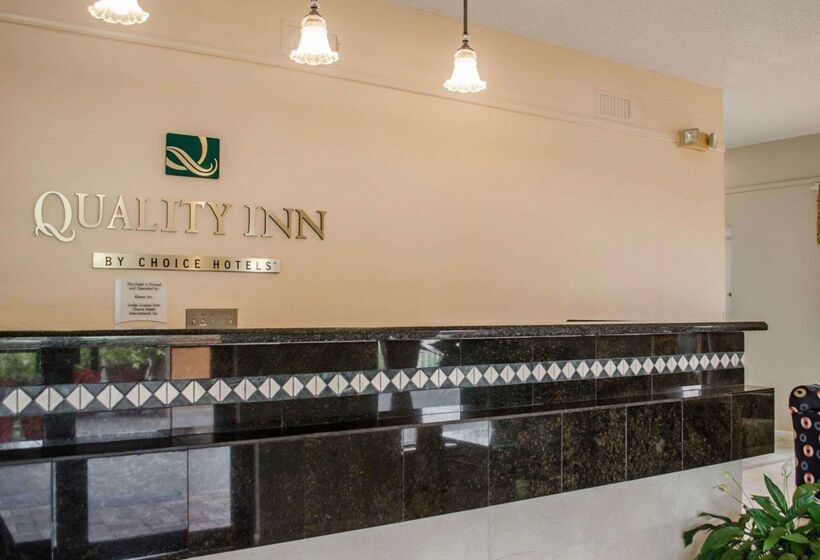 فندق Quality Inn Near Manatee Springs State Park