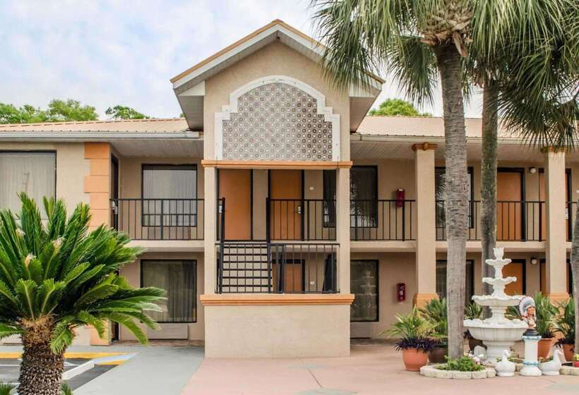 فندق Quality Inn Near Manatee Springs State Park