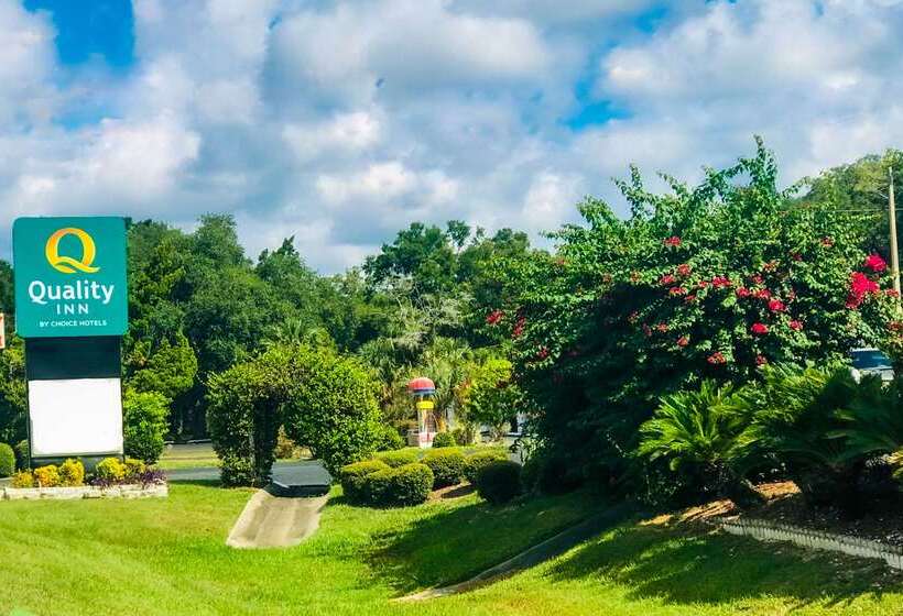 فندق Quality Inn Near Manatee Springs State Park