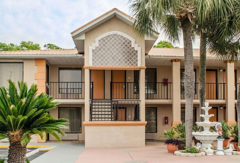 فندق Quality Inn Near Manatee Springs State Park