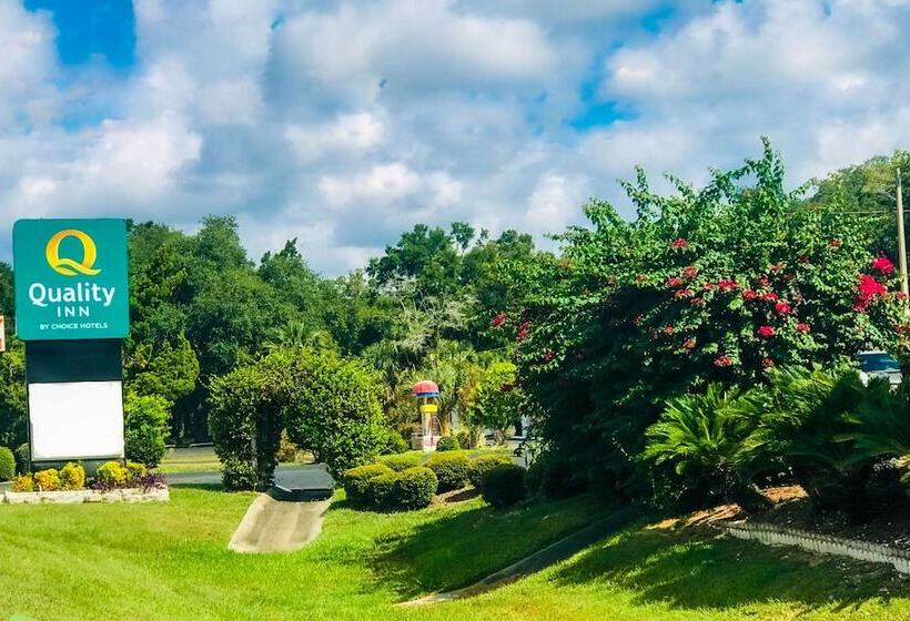 فندق Quality Inn Near Manatee Springs State Park
