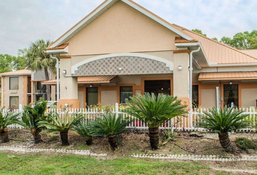 فندق Quality Inn Near Manatee Springs State Park