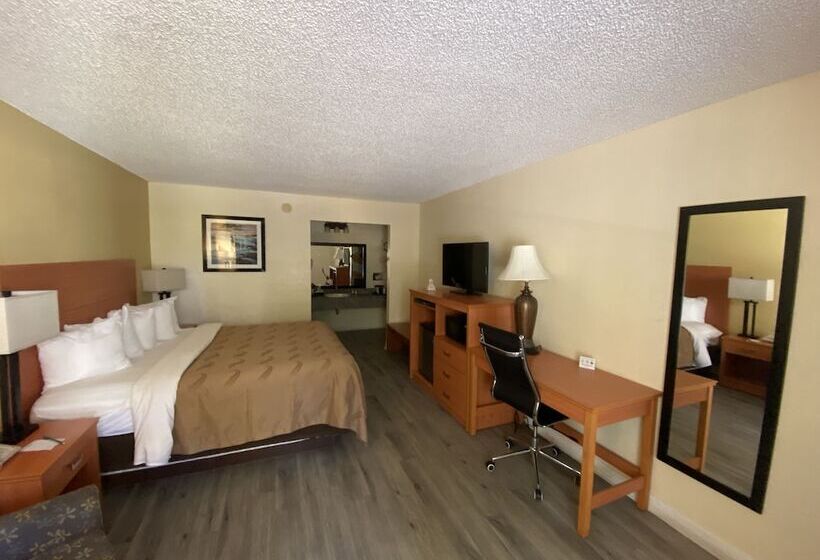 فندق Quality Inn Near Manatee Springs State Park